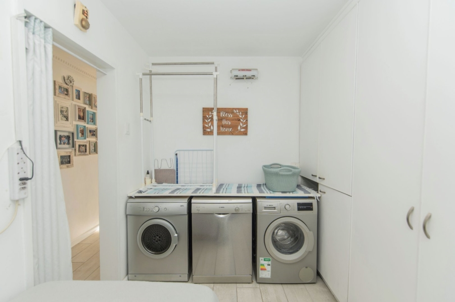 2 Bedroom Property for Sale in Humewood Eastern Cape